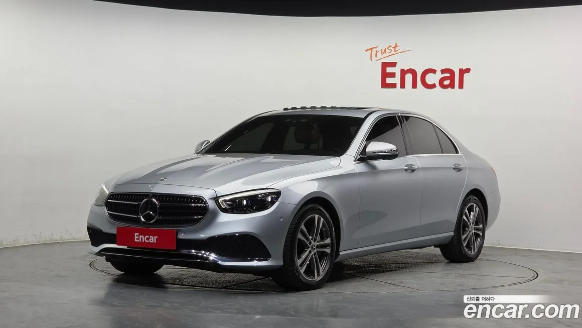Mercedes-Benz E-Class — фото 1