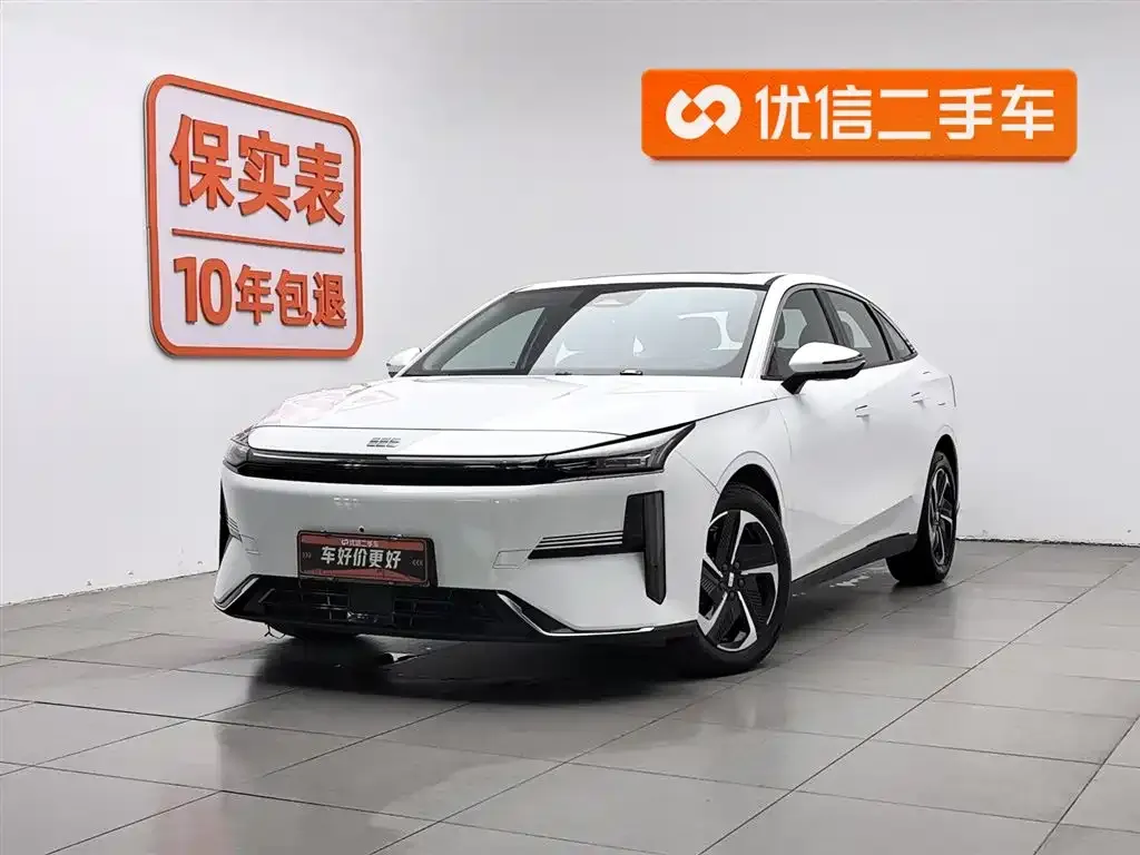 Geely Galaxy L6 — фото 1