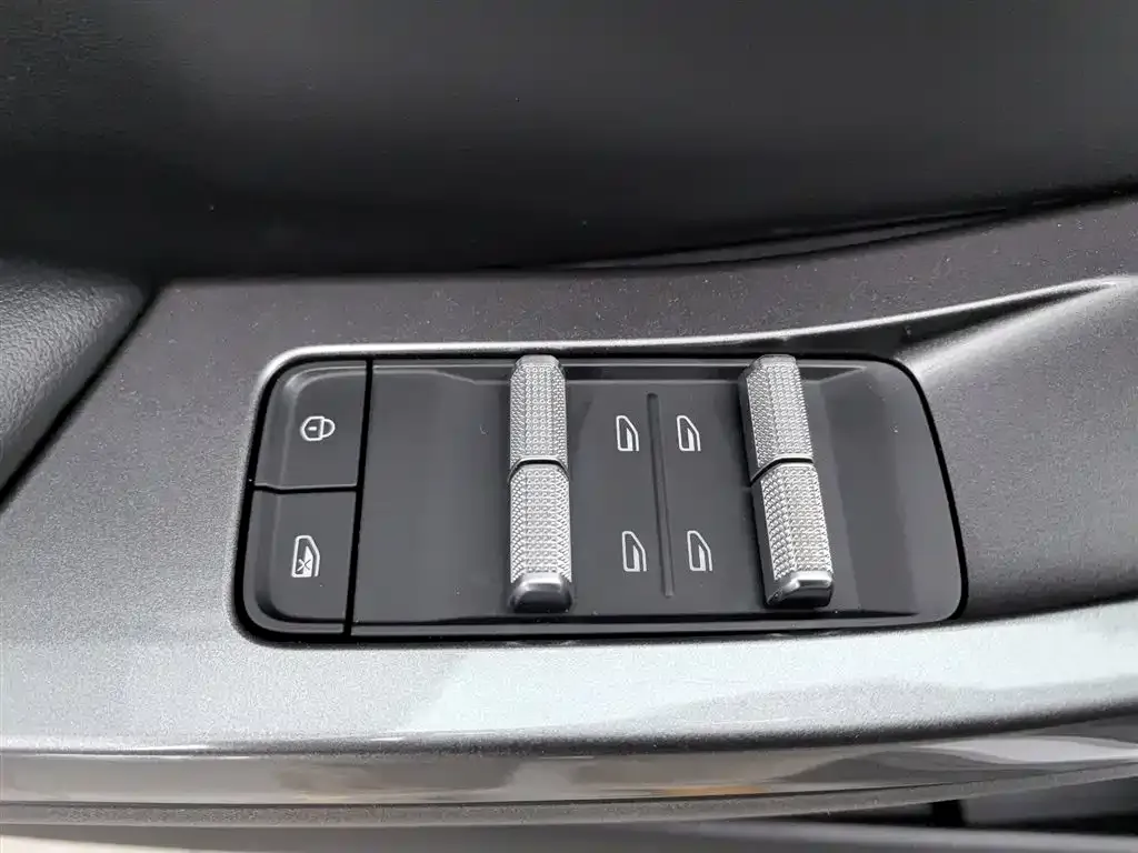 Geely Galaxy L6 — фото 10