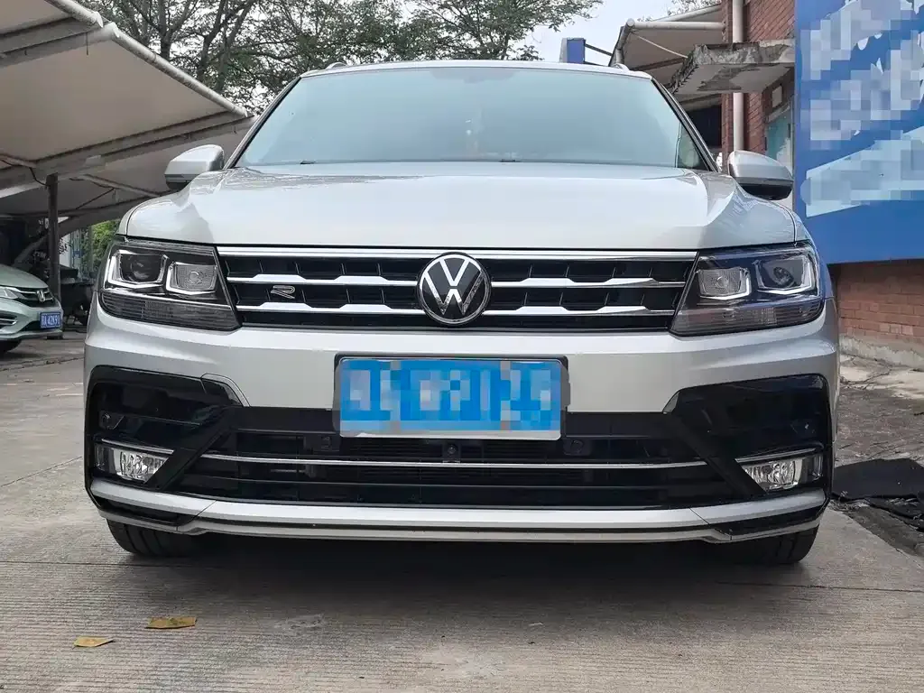 Volkswagen Tiguan L — фото 6