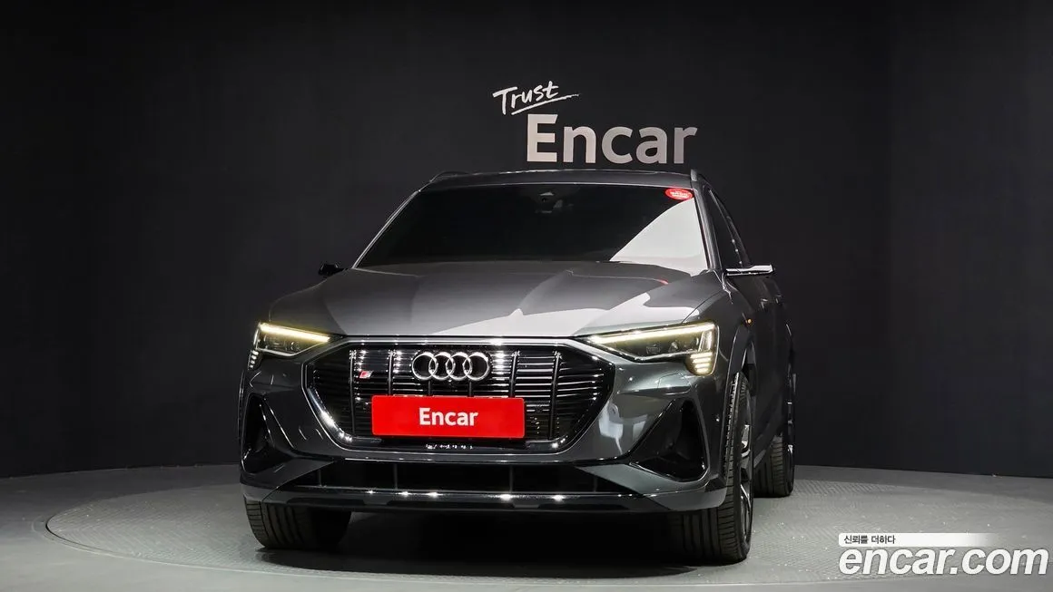 Audi e-tron — фото 2