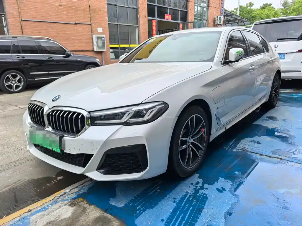 BMW 5 Series New Energy — фото 1