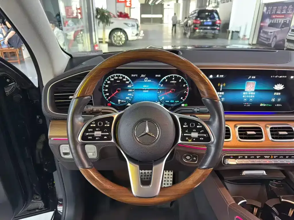 Mercedes-Benz GLS — фото 6
