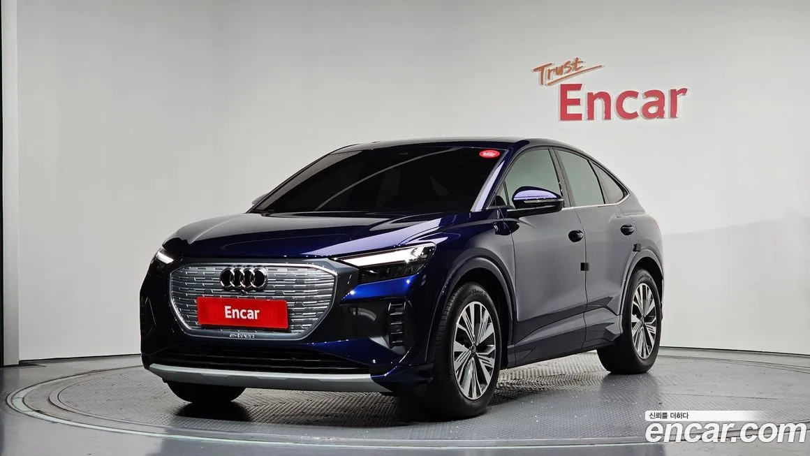 Audi Q4 e-tron — фото 1