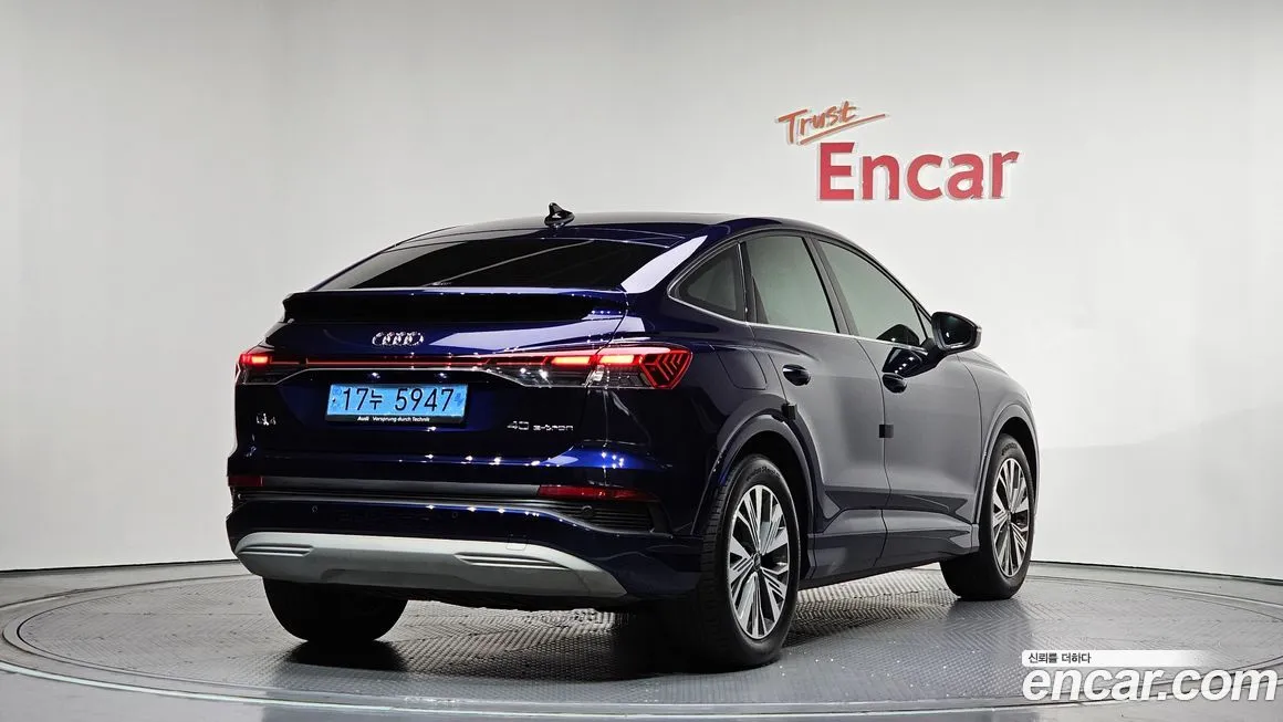 Audi Q4 e-tron — фото 4