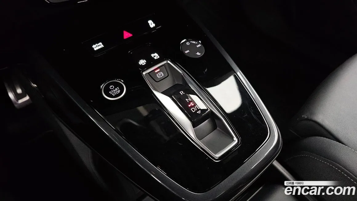 Audi Q4 e-tron — фото 2