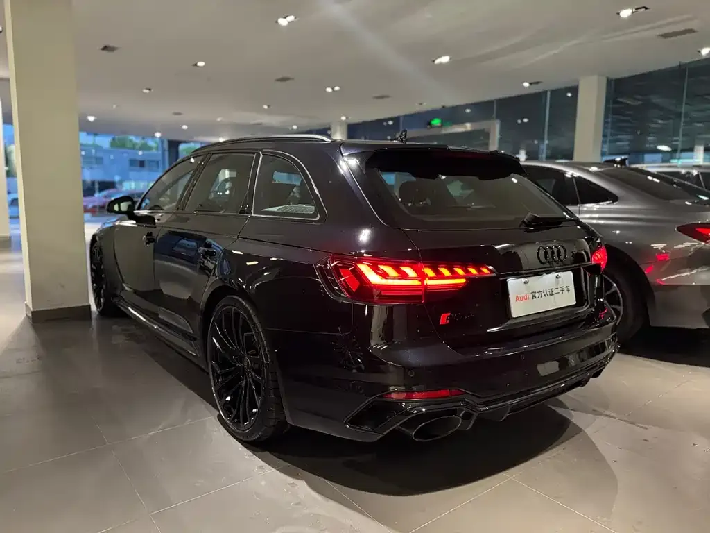 Audi RS 4 — фото 6