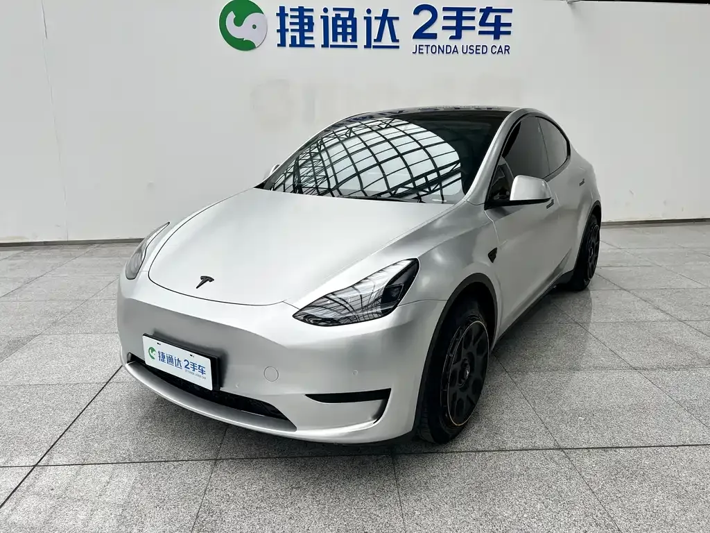 Tesla Model Y — фото 1