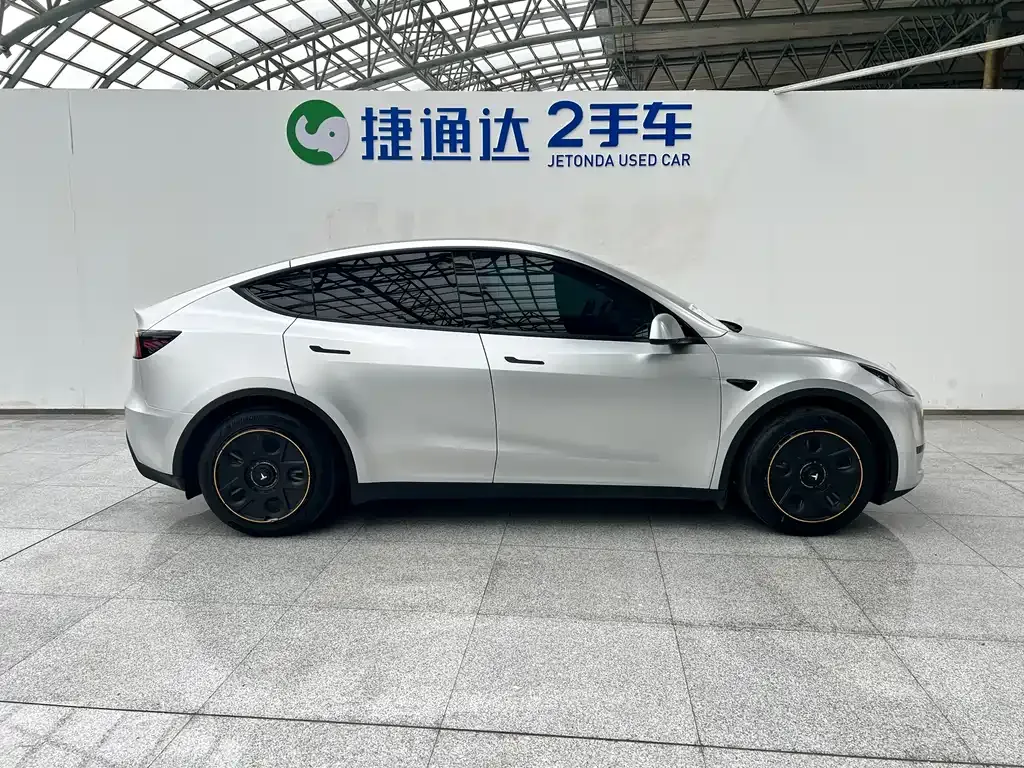 Tesla Model Y — фото 7