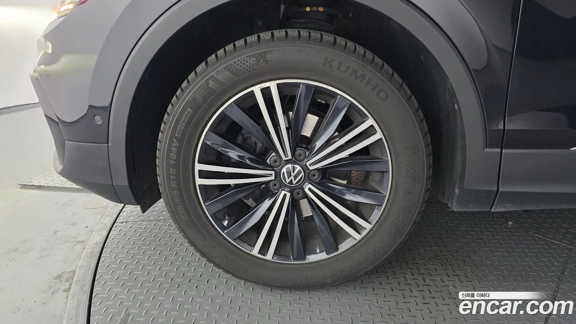 Volkswagen Tiguan — фото 10