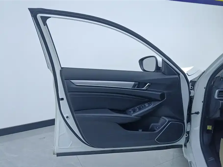Honda Accord — фото 10