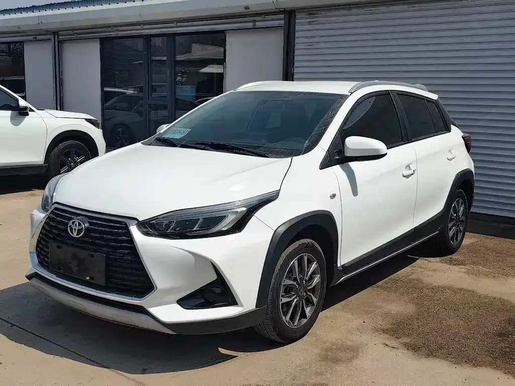 Toyota Yaris L — фото 1