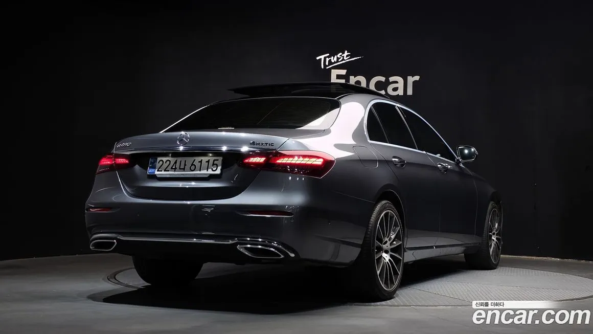 Mercedes-Benz E-Class — фото 4