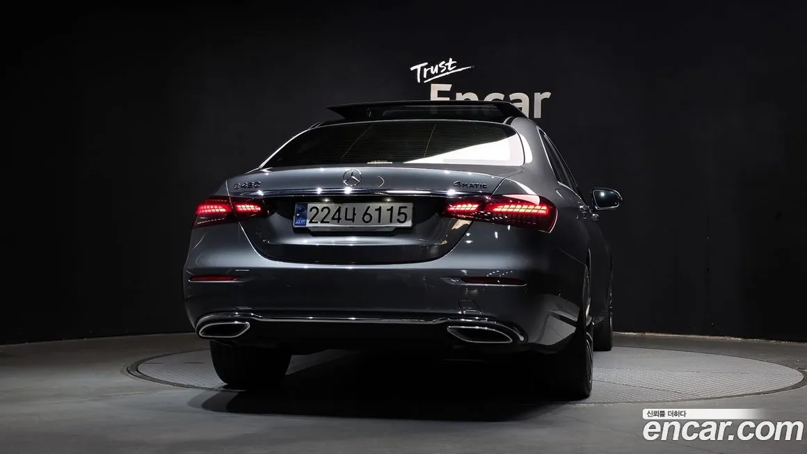 Mercedes-Benz E-Class — фото 2