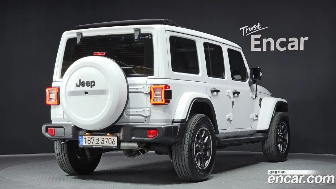 Jeep Wrangler — фото 7