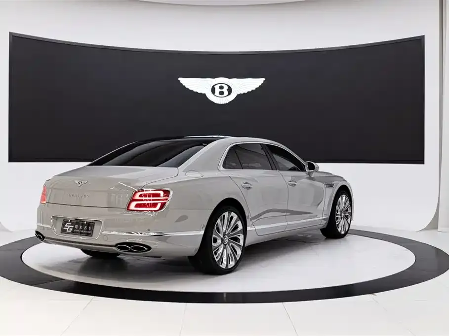 Bentley Flying Spur PHEV — фото 9