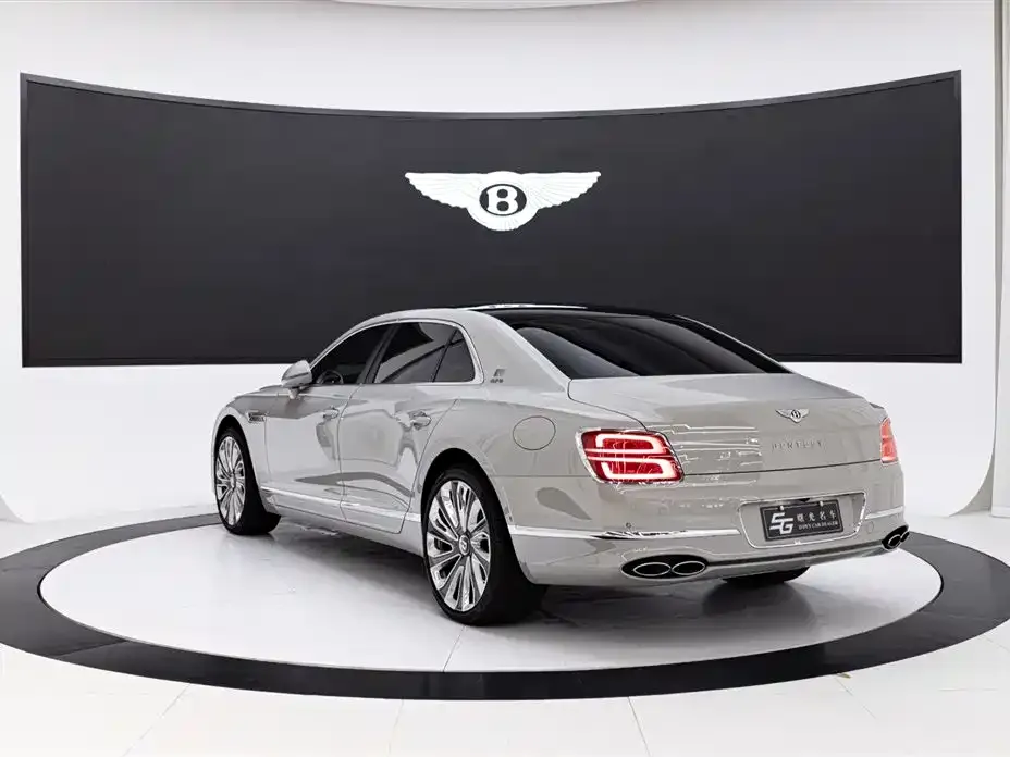 Bentley Flying Spur PHEV — фото 10