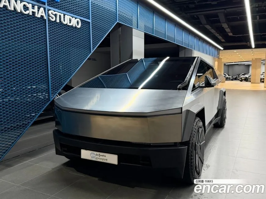 Tesla Cybertruck — фото 1