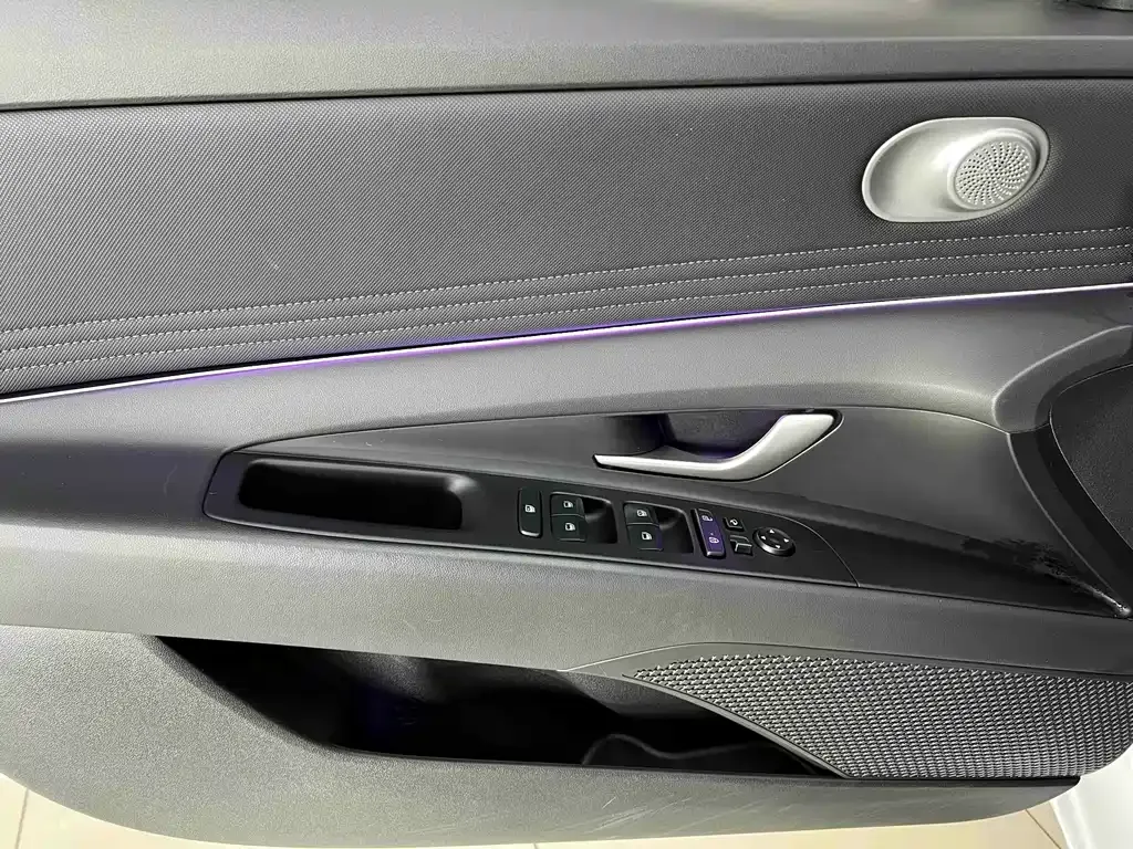 Hyundai Elantra — фото 9