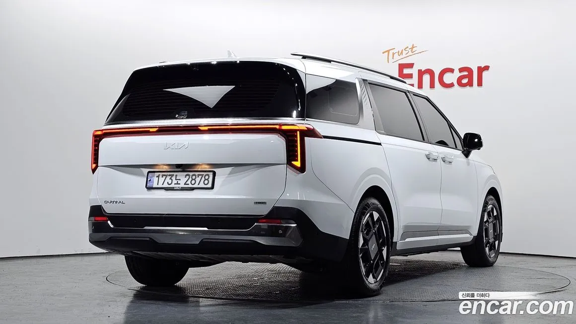 Kia Carnival — фото 10