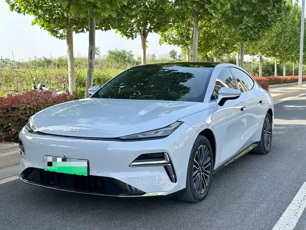 Geely Galaxy Xingyao 8 — фото 1