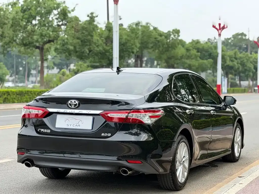 Toyota Camry — фото 8