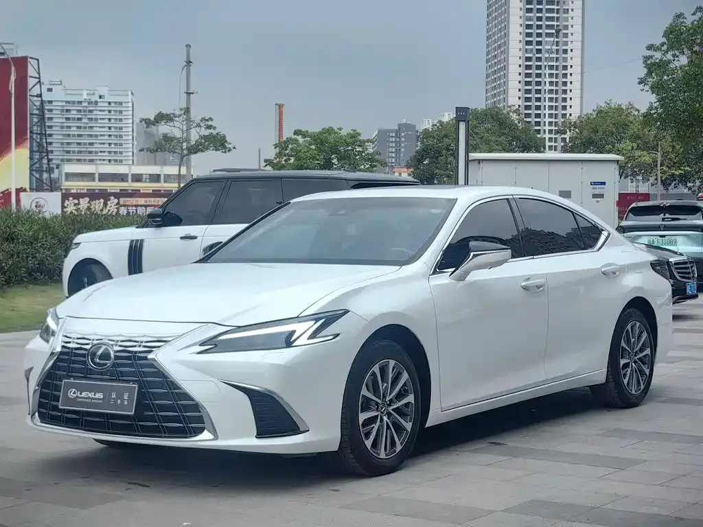 Lexus ES — фото 1