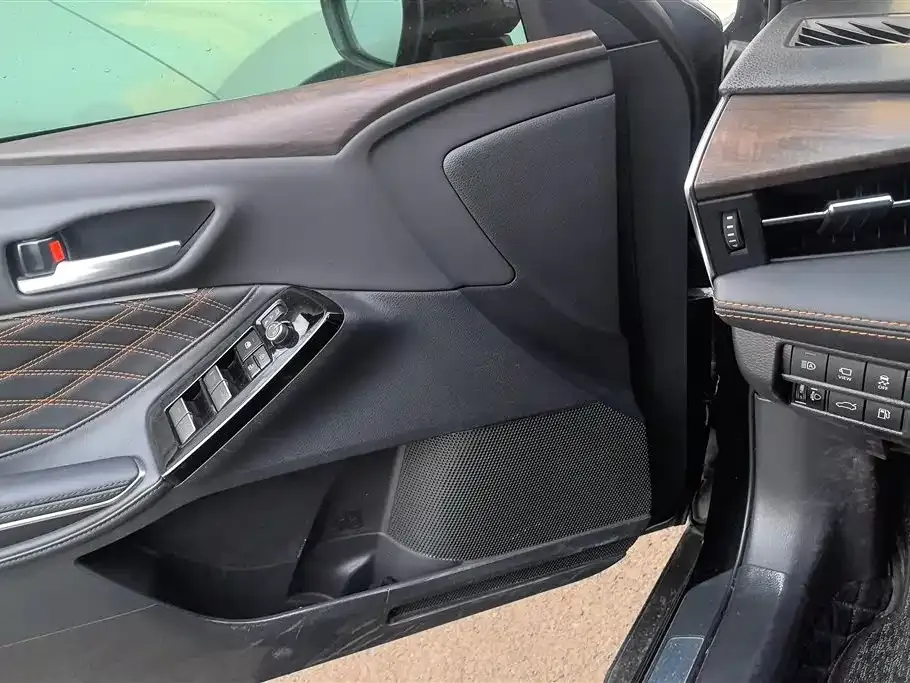 Toyota Avalon — фото 10