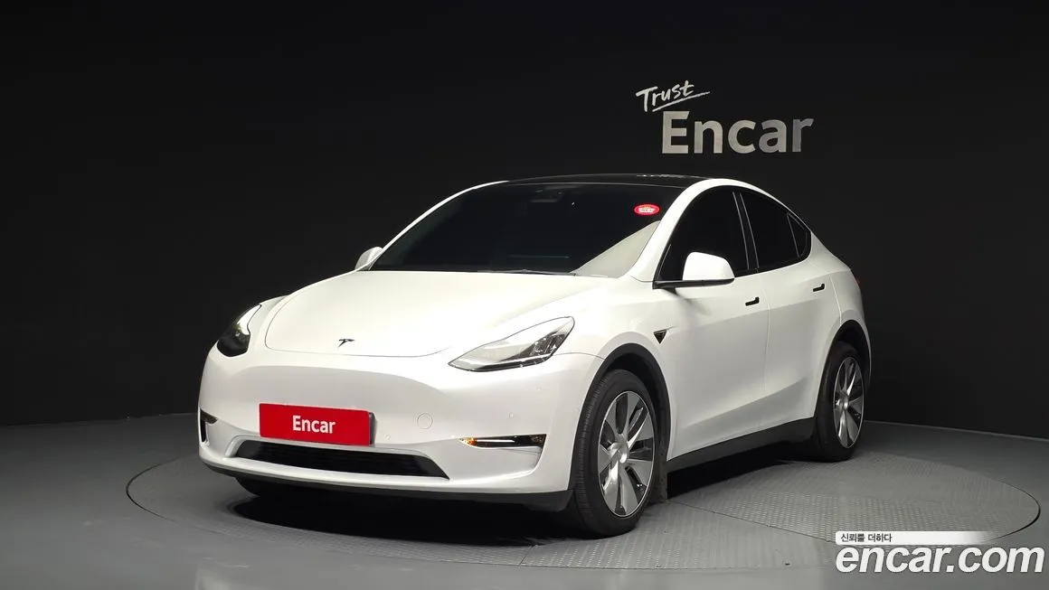 Tesla Model Y — фото 1