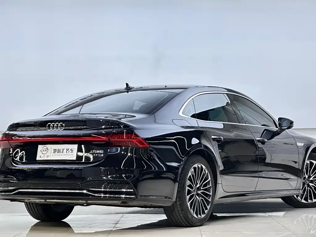 Audi A7L — фото 5