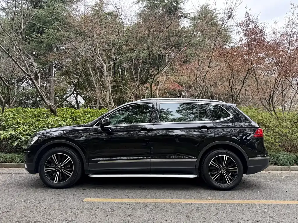 Volkswagen Tiguan L — фото 8