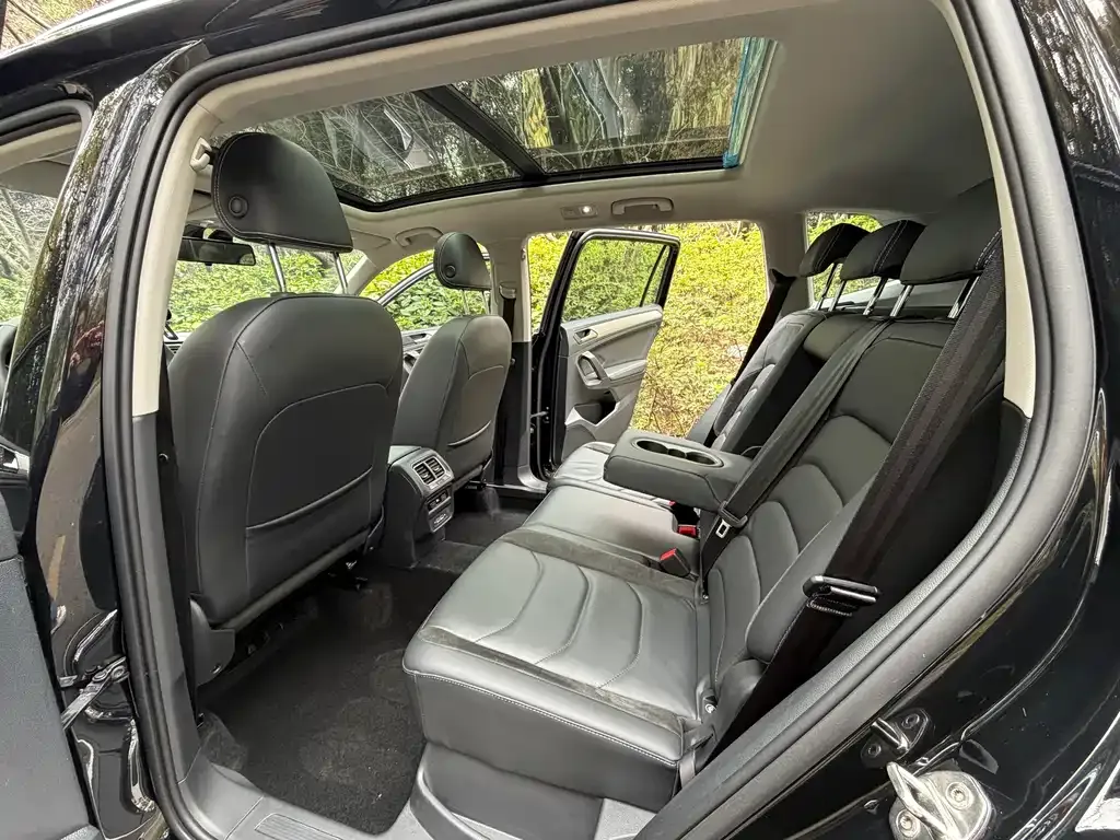 Volkswagen Tiguan L — фото 9