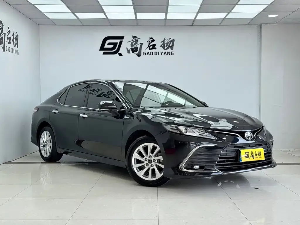 Toyota Camry — фото 5