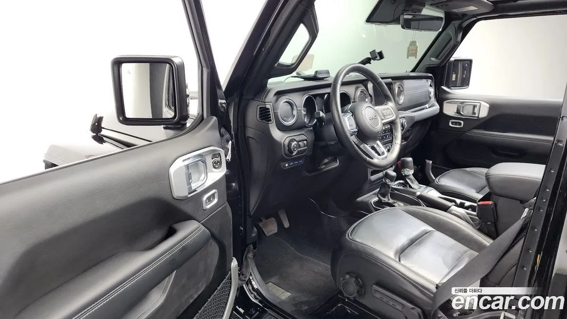 Jeep Wrangler — фото 2