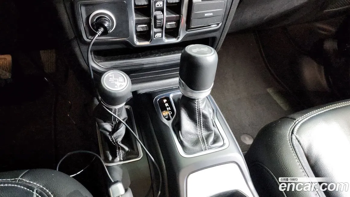 Jeep Wrangler — фото 10