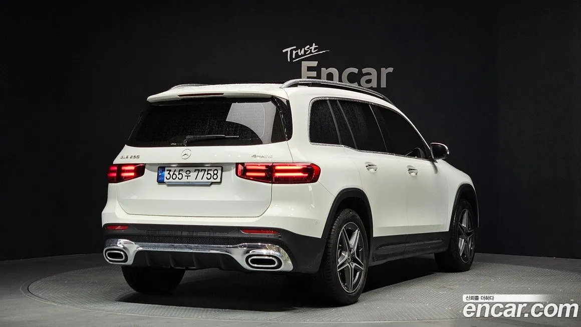 Mercedes-Benz GLB-Class — фото 9