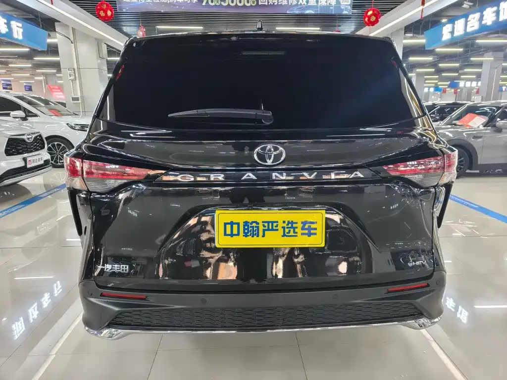 Toyota Granvia — фото 8