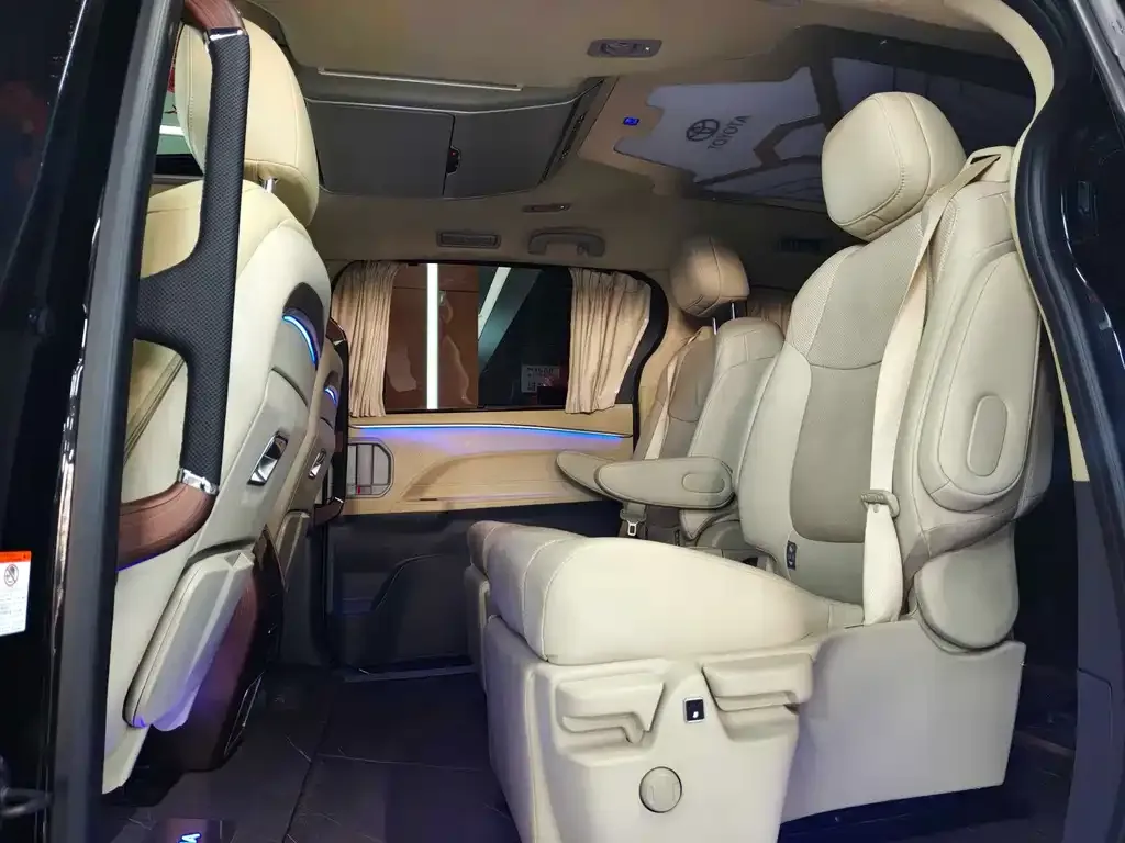 Toyota Granvia — фото 7