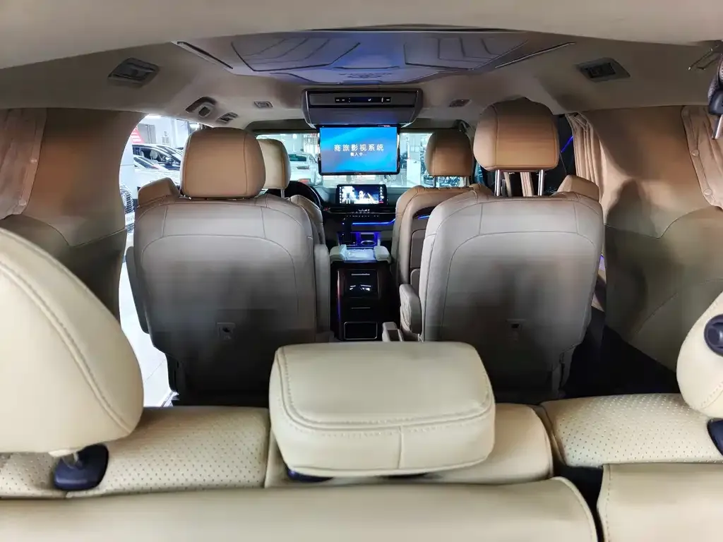 Toyota Granvia — фото 2