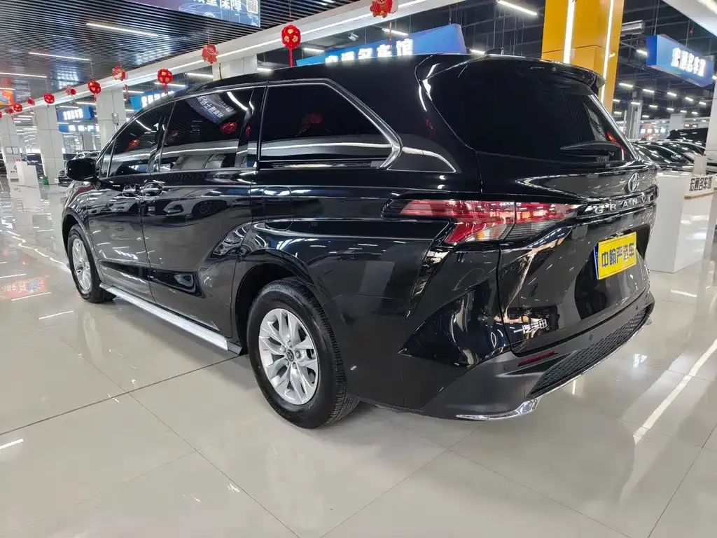 Toyota Granvia — фото 4