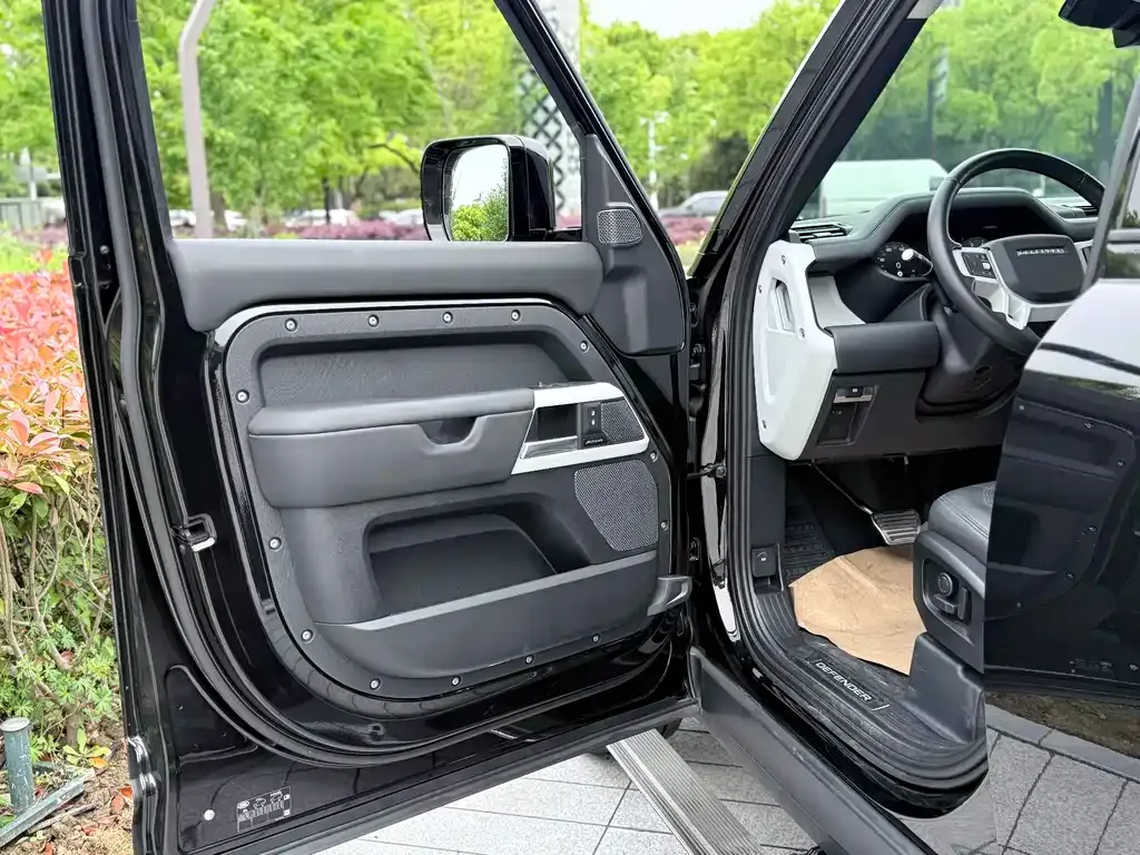 Land Rover Defender — фото 6