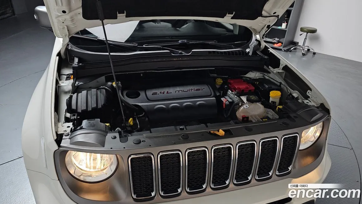 Jeep Renegade — фото 10