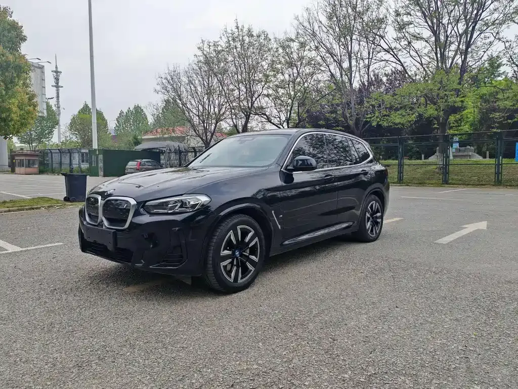 BMW iX3 — фото 1