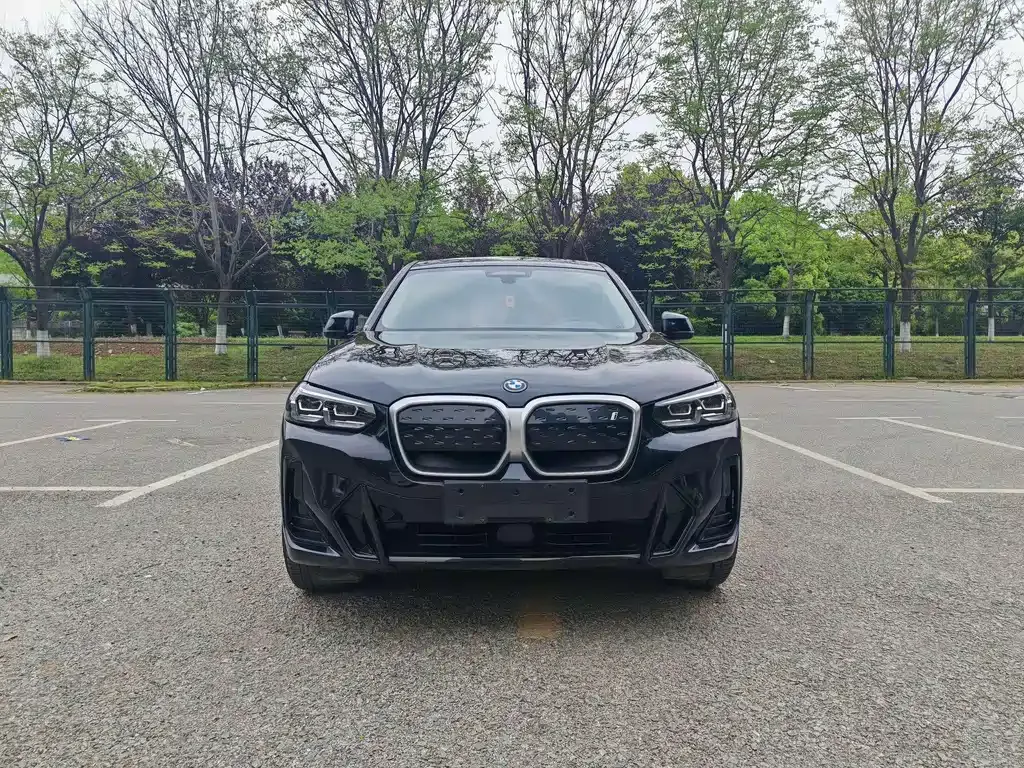 BMW iX3 — фото 9