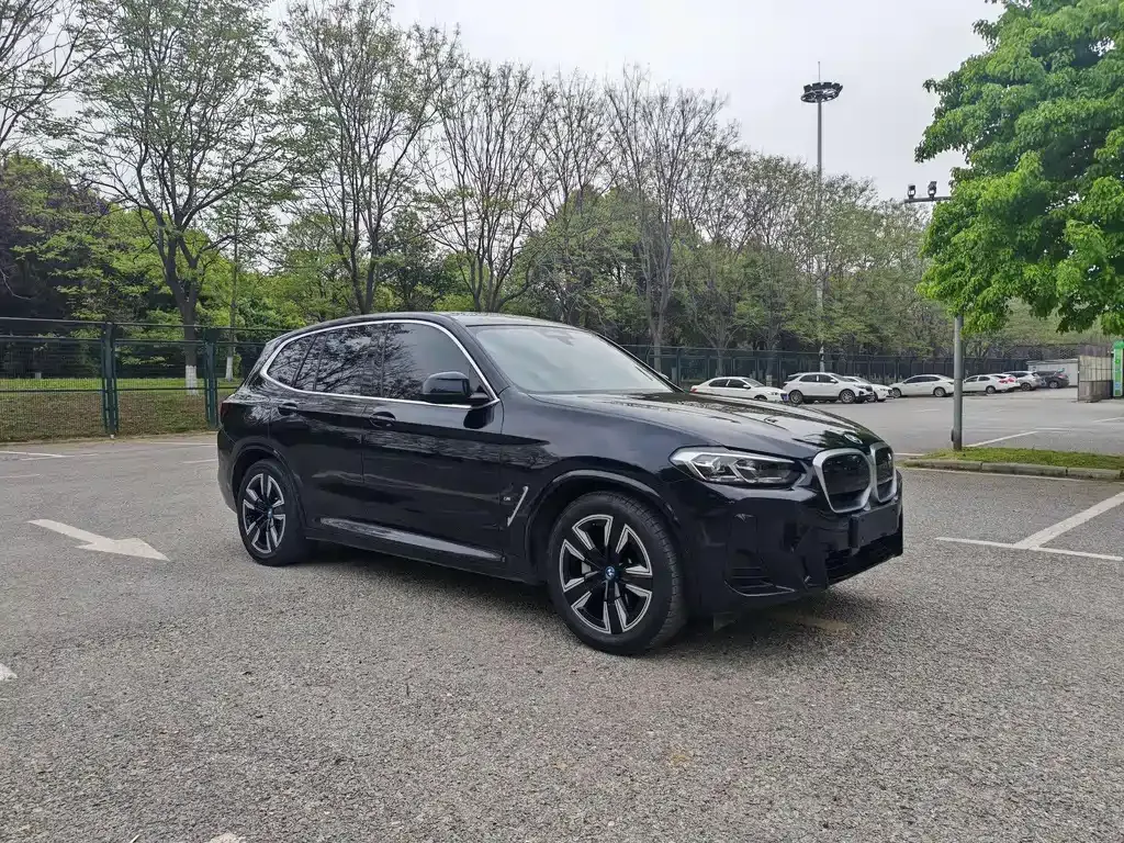 BMW iX3 — фото 10