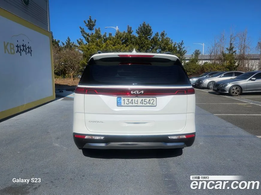Kia Carnival — фото 4