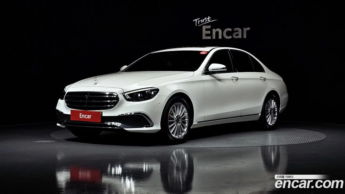 Mercedes-Benz E-Class — фото 1