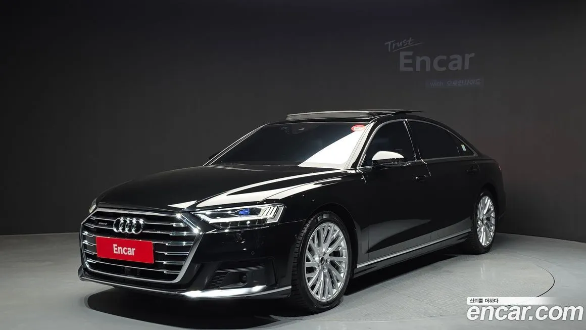 Audi A8 — фото 1