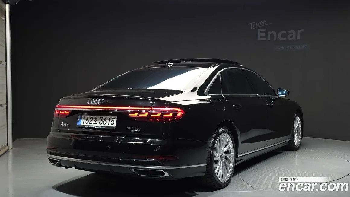 Audi A8 — фото 2