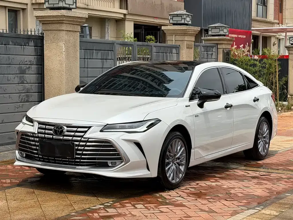 Toyota Avalon — фото 1